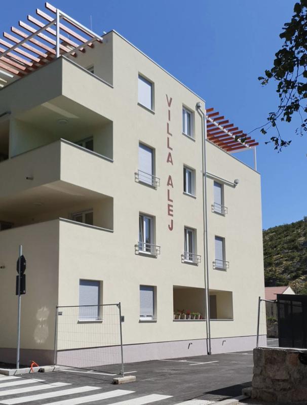 Novogradnja Senj - zgrada Villa "ALEJ" fotografija